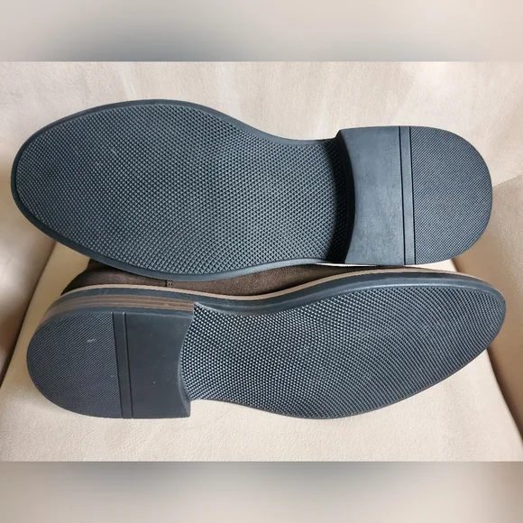 NWT Chelsea Suede Boots Size 9.5 VDark Brown Color - Picture 3 of 8